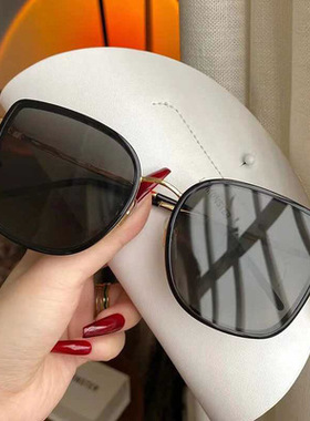 高级感素颜显瘦女款时尚墨镜白边