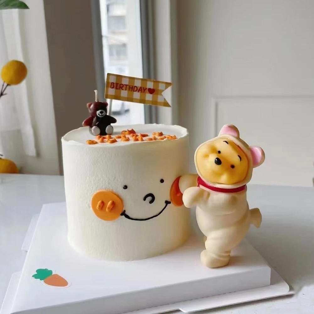 网红大肚维尼熊蛋糕装饰摆件可爱搪胶睡衣小熊公仔儿童生日配件 - 图3