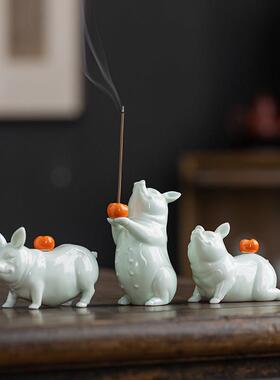 创意猪柿大吉摆件陶瓷生肖可爱小猪家居客厅桌面装饰工艺礼品摆饰