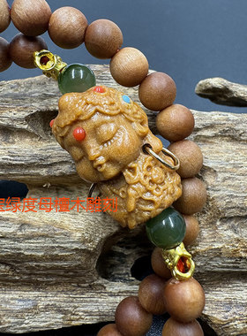 天然老山檀圆珠配搭天然南红玛瑙飘花冰红绿度母雕刻设计双圈手串