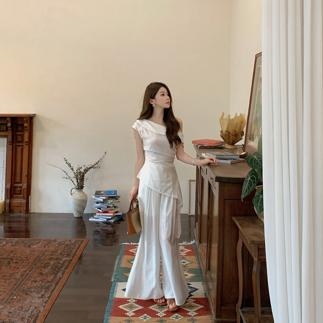 Huangzuozuo Sazuojia ຂະຫນາດນ້ອຍ slanted shoulder top trousers temperament ຊຸດແມ່ຍິງ summer ສອງສິ້ນ