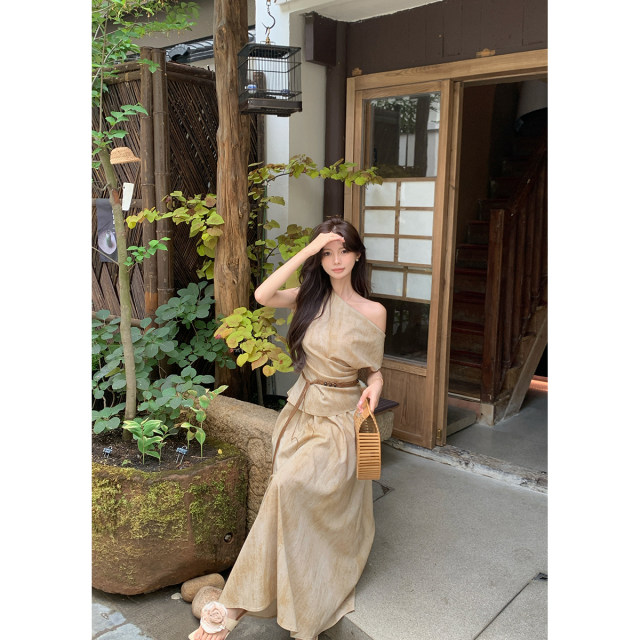 Sazuojia petite slanted shoulder/one-line collar top + skirt suit summer women's niche old money style ຊຸດສອງສິ້ນ