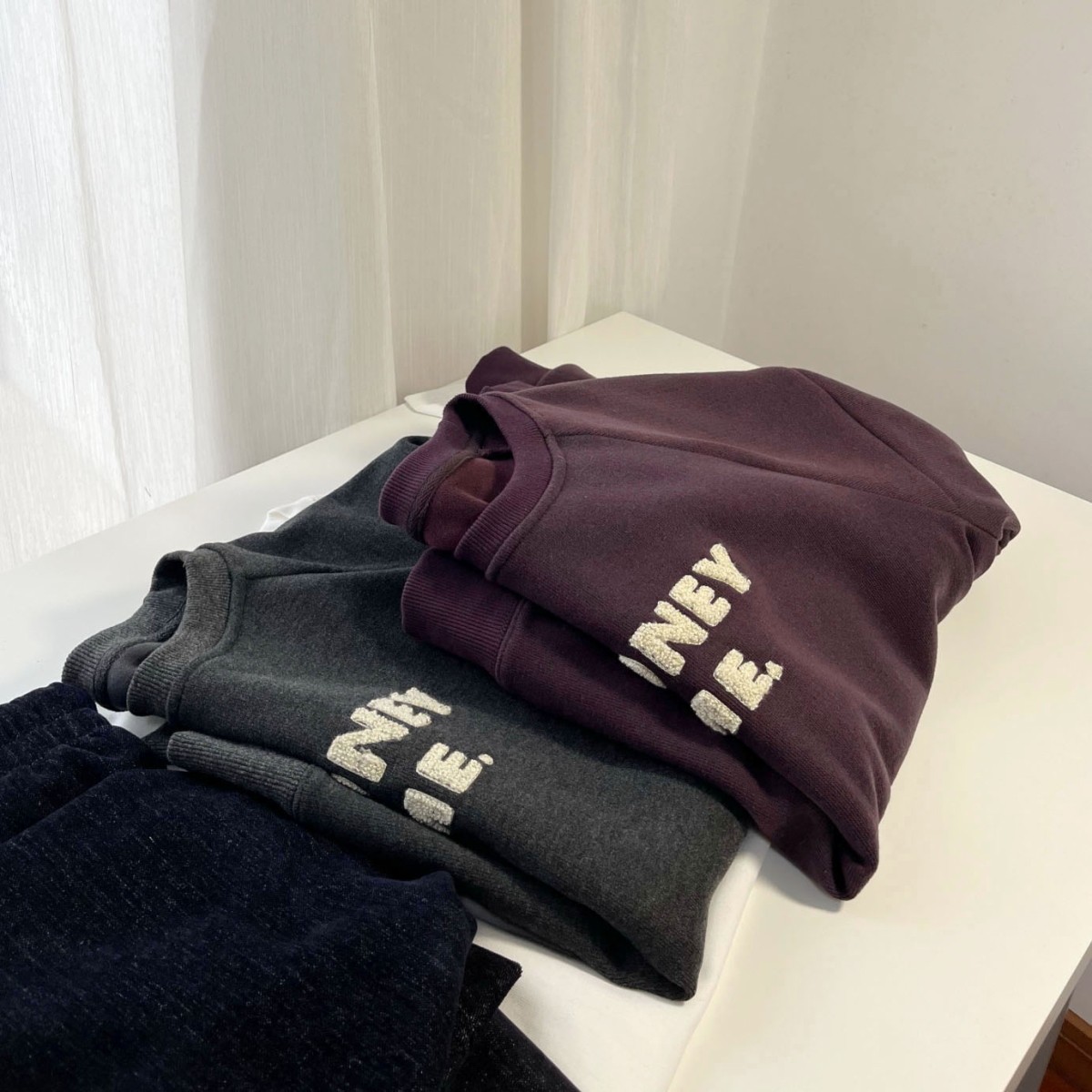 显白暗紫色韩系慵懒风糯米刺绣圆领时尚抓绒衣加绒宽松休闲上衣女 - 图2