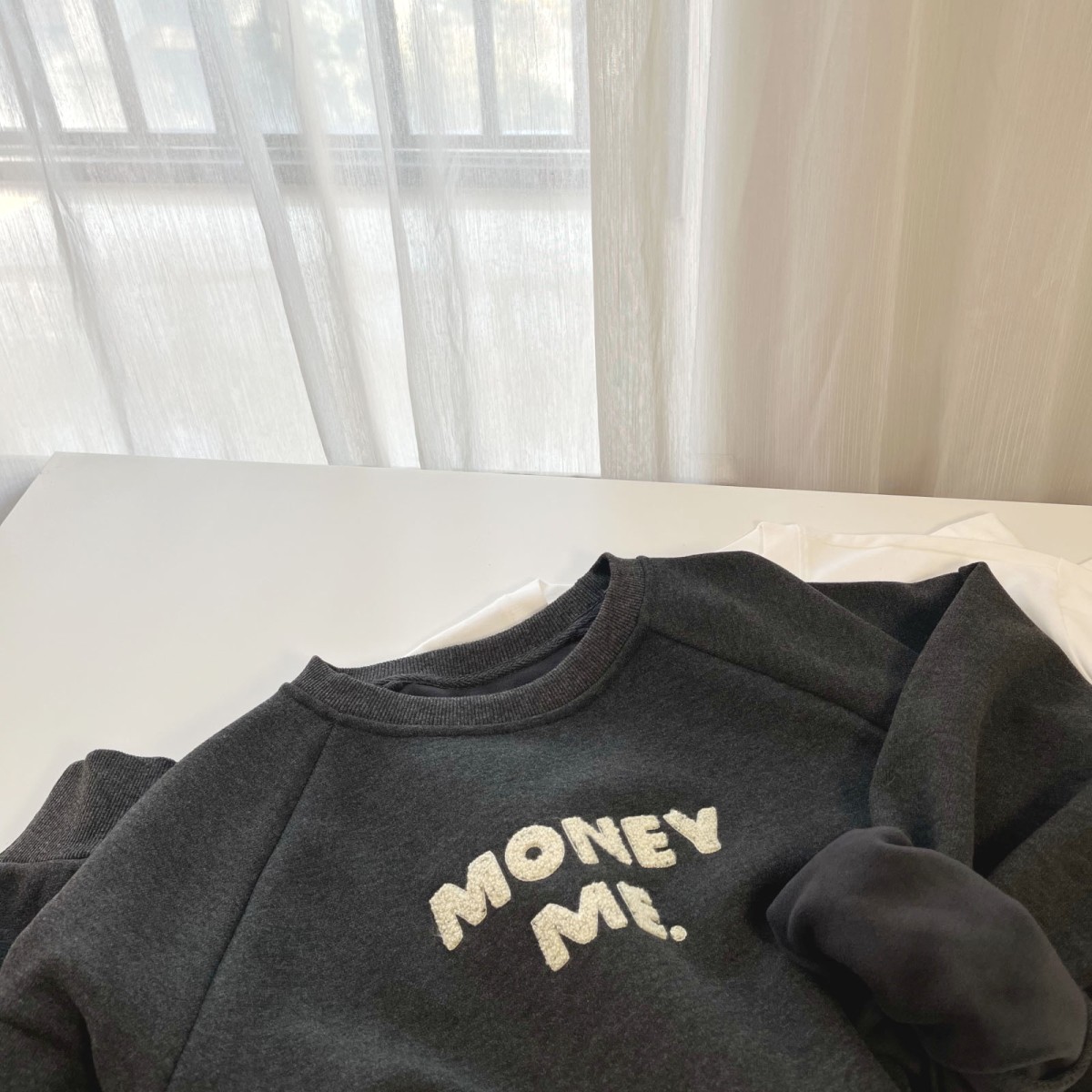 显白暗紫色韩系慵懒风糯米刺绣圆领时尚抓绒衣加绒宽松休闲上衣女 - 图0