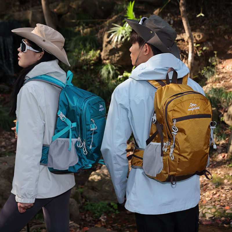 Lightweight and burden-reducing outdoor hiking bag for men and women, waterproof and wear-resistant hiking bag, multifunctional sports backpack