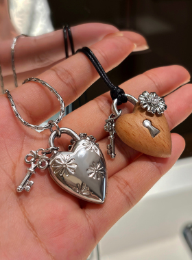 皮绳木质爱心吊坠毛衣项链