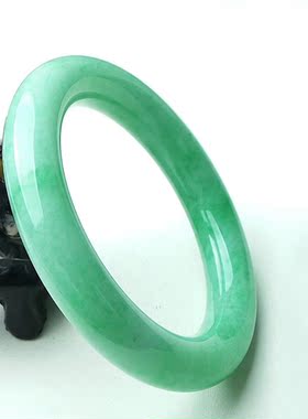 缅甸飘绿老坑A货正圈翡翠手镯