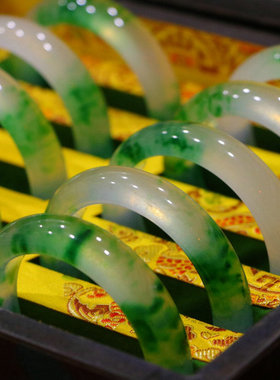 精品收藏级老翡翠女款手镯老坑冰种料老翠玉旺夫百搭款老玉手环