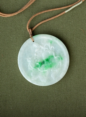 泼墨。天然翡翠A货   精雕锦鲤荷叶  圆牌玉佩吊坠 证全（ 原2千5