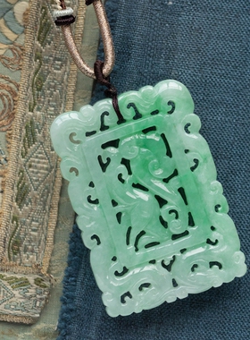 泼墨。天然翡翠 淡绿色方牌  镂空巧雕龙凤呈祥 吊坠玉佩（原2千5