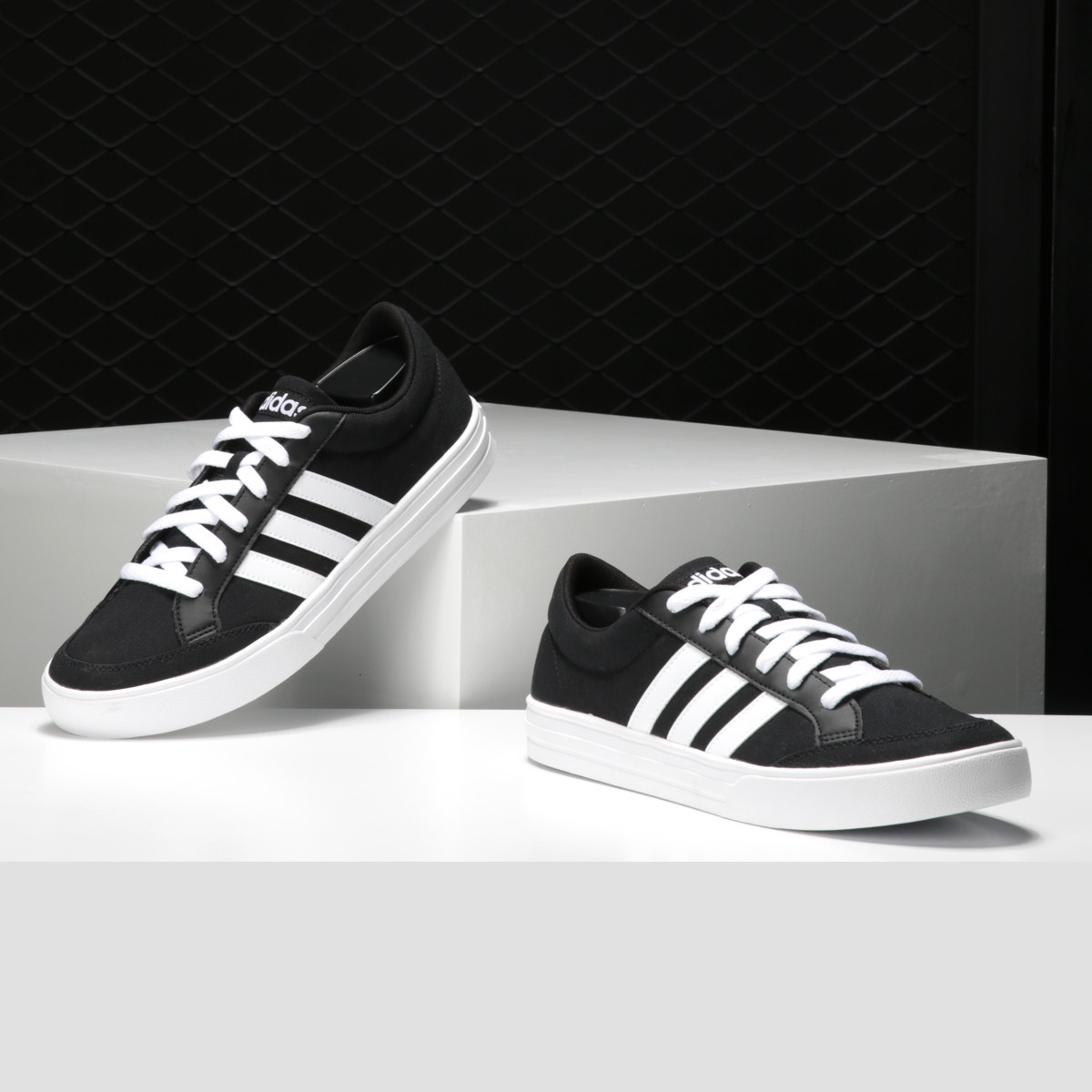 Adidas/阿迪达斯正品 新款休闲运动男子低帮帆布鞋AW3890 91 - 图0