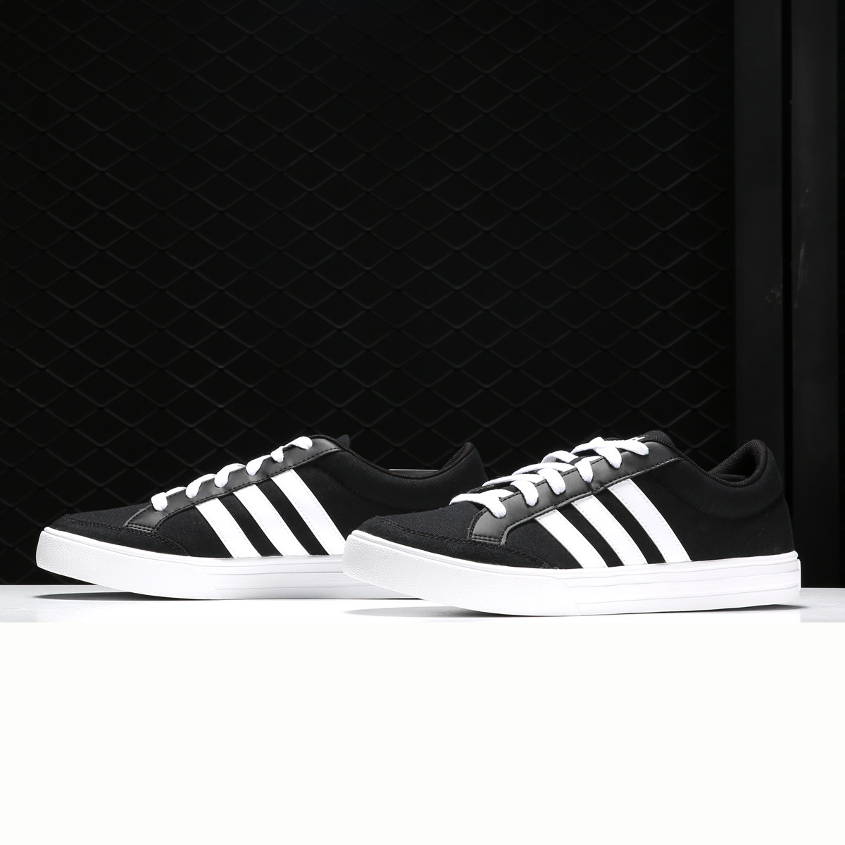 Adidas/阿迪达斯正品 新款休闲运动男子低帮帆布鞋AW3890 91 - 图1