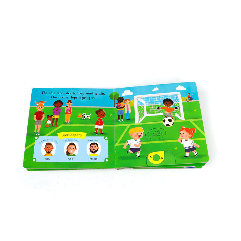英文原版 Busy Football Board Book 忙碌的足球 一起来踢足球吧 2-6岁宝宝儿童趣味益智亲子互动抽拉机关书 生活体验纸板书