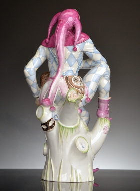 彩绘瓷塑马戏团小丑装饰摆件