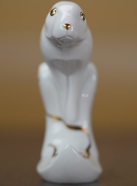 十二生肖兔纯白描金动物瓷塑