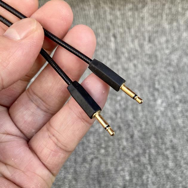 E-sports gaming headset in-ear plug-in and disassembly