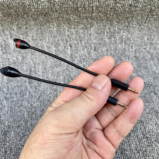 E-sports gaming headset in-ear plug-in and disassembly