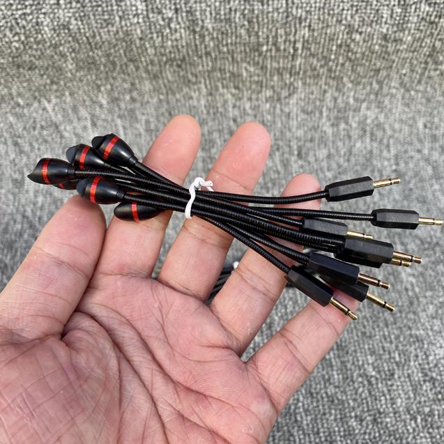 E-sports gaming headset in-ear plug-in and disassembly