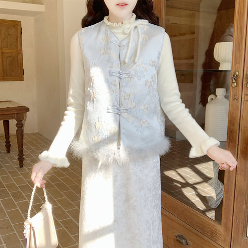 【Dear YN】新年战袍 新中式国风提花鸵鸟毛烫金夹棉马甲盘扣坎肩 - 图2