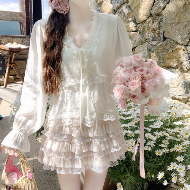 ເສື້ອຍືດຄໍ V-ruffled