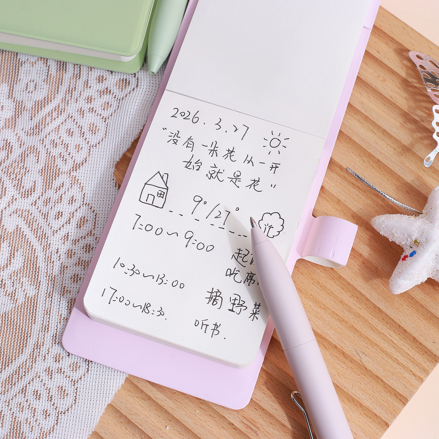 Jin Gu’s new flip-up pocket notebook is portable and portable