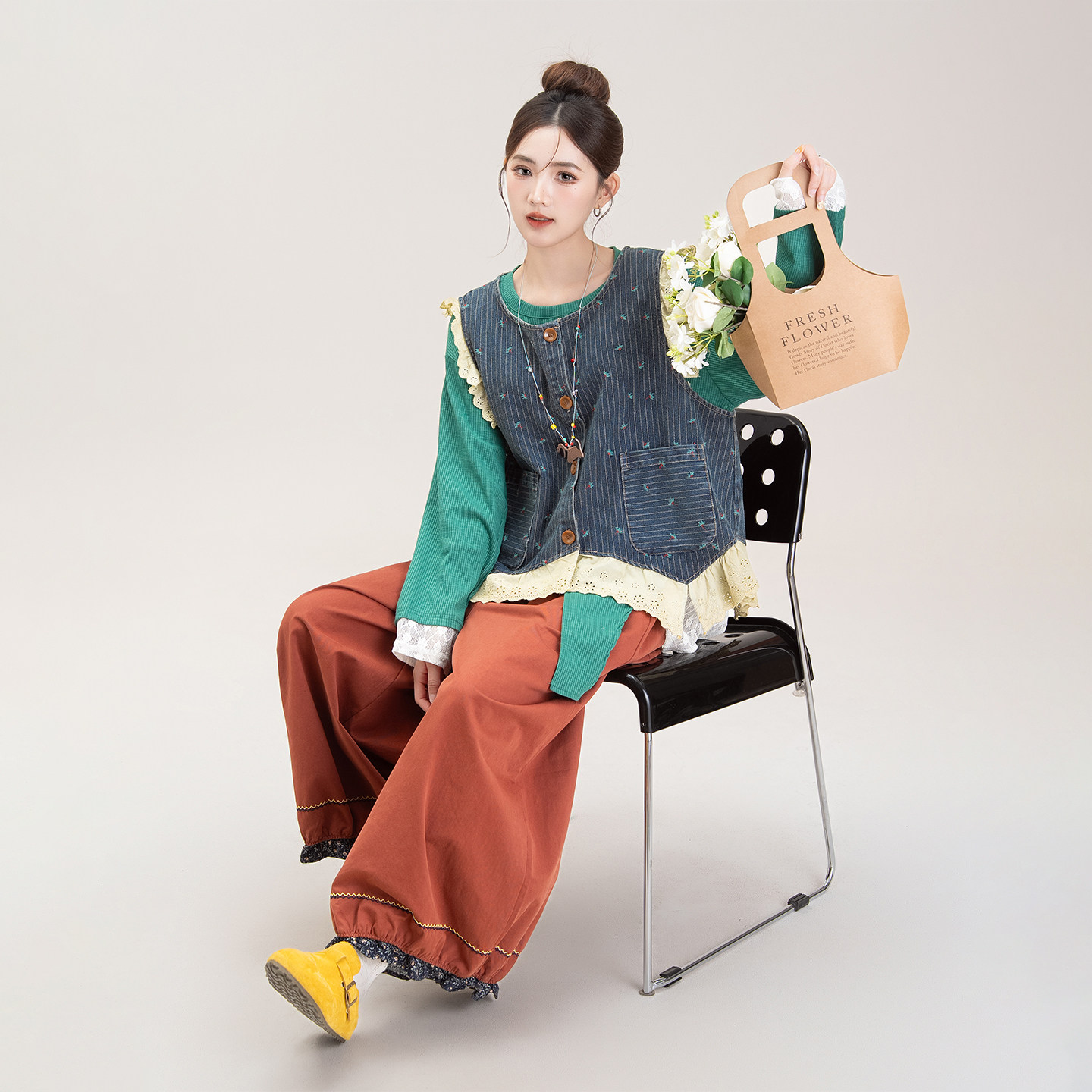 草绿色不规则蕾丝拼接T恤女春季新款叠穿马甲背心灯笼阔腿裤套装,淘宝优惠券,粉丝福利购,淘宝优惠卷