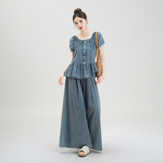 ຊຸດໂສ້ງຂາກວ້າງ denim ແຂນເສື້ອສີຟ້າ