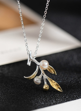 S925银珍珠材质设计感浆果项链