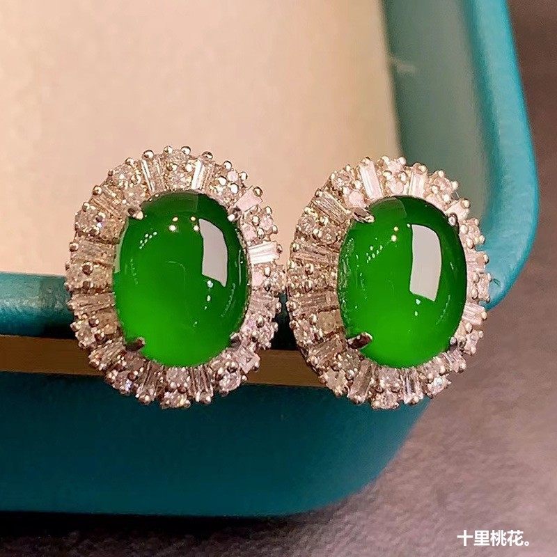 本命年天然缅甸老坑翡翠高冰种满绿蛋面18k金镶嵌翡翠耳针女士款,淘宝优惠券,粉丝福利购,淘宝优惠卷