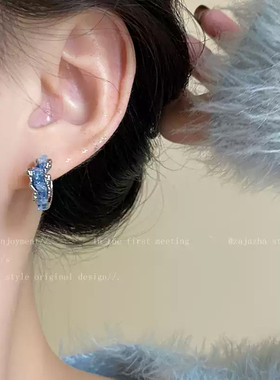 蓝色镶钻水晶耳圈气质港风高级感耳环女个性时尚百搭圆脸小众耳饰