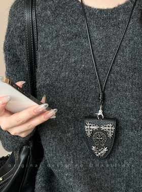 暗黑风嘻哈十字架小狗皮革磁吸眼镜夹项链墨镜收纳长款挂脖毛衣链