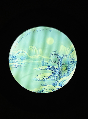 肖光达寒江独钓图青花山水薄胎瓷版画 背景柔光灯 外框直径40cm