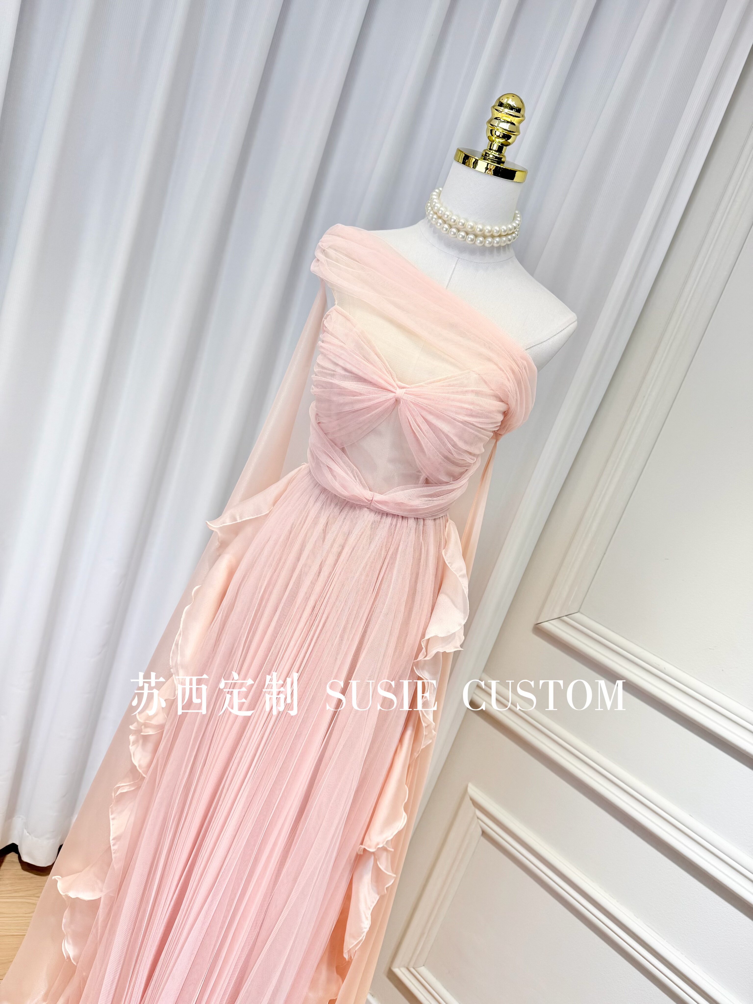 高定仙女一字肩网纱胸垫褶皱蝴蝶形抹胸胸针百褶大摆披肩拖地长裙,淘宝优惠券,粉丝福利购,淘宝优惠卷