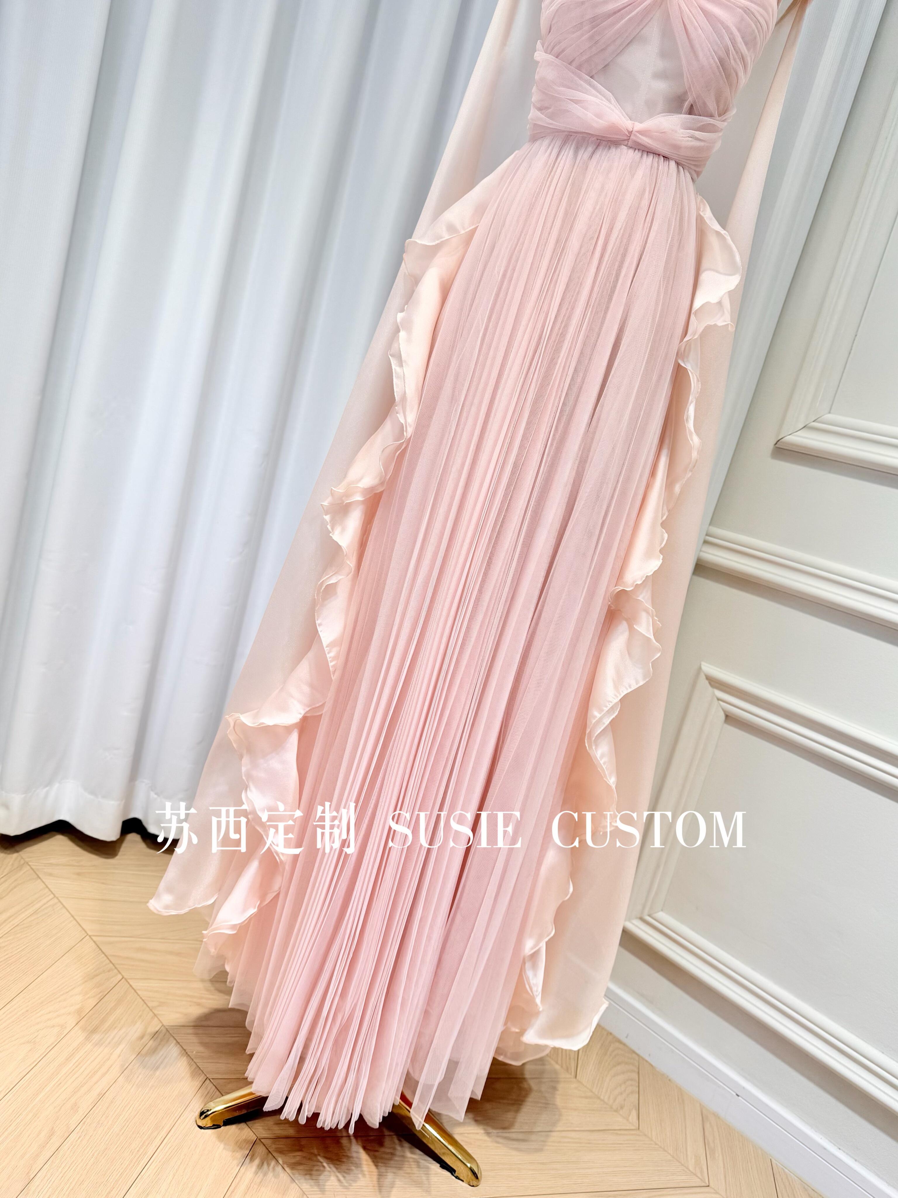 高定仙女一字肩网纱胸垫褶皱蝴蝶形抹胸胸针百褶大摆披肩拖地长裙,淘宝优惠券,粉丝福利购,淘宝优惠卷