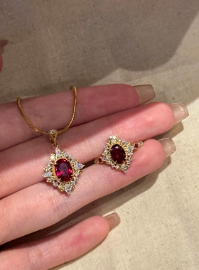 Young颈间的火焰情书红宝吊坠项链女锁骨链轻奢红钻戒指彩宝套装