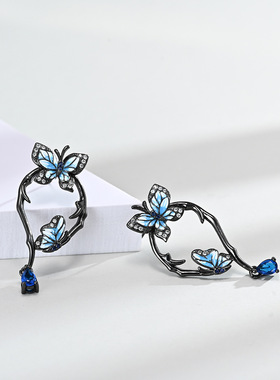 臻荣三只蝴蝶滴胶金戒指Young