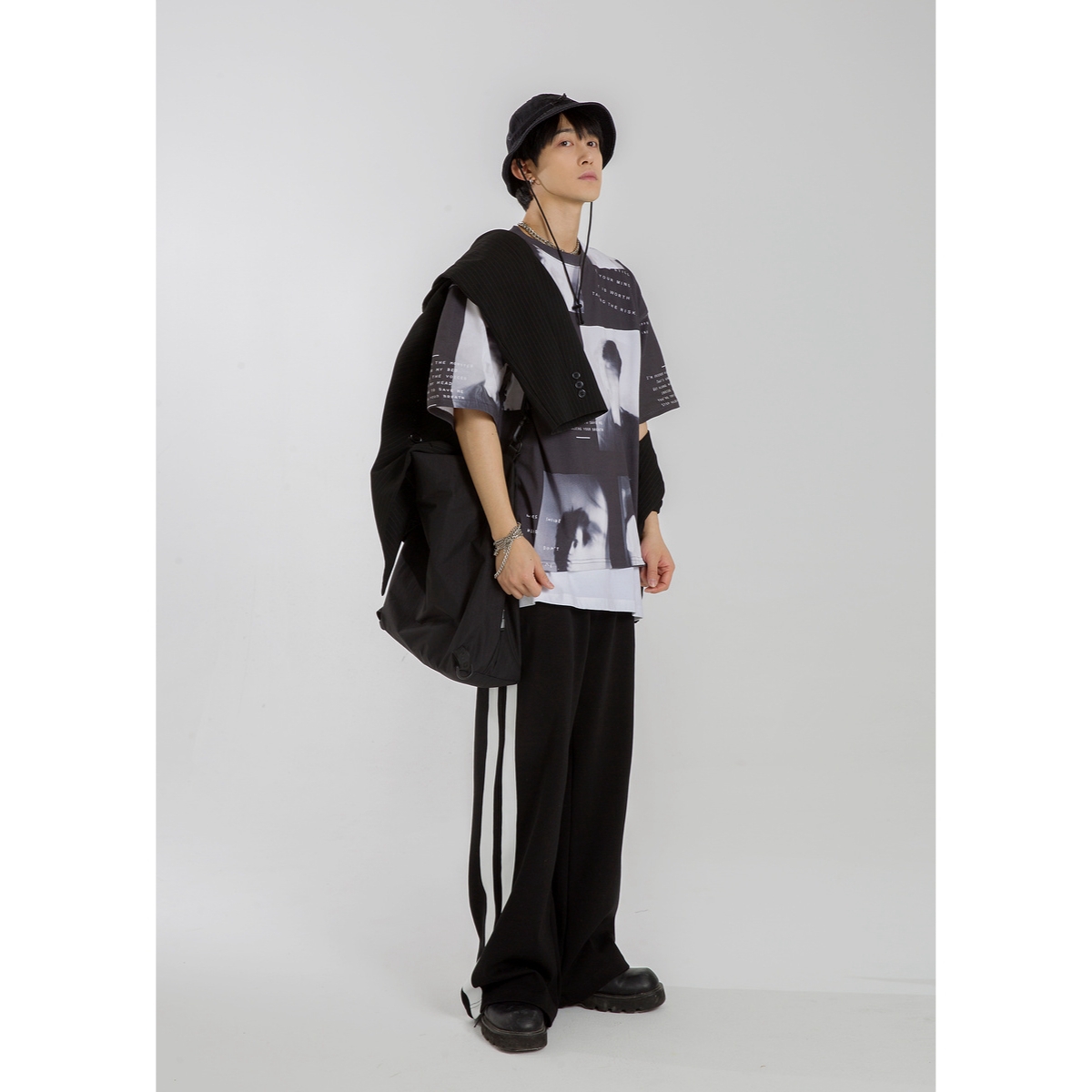 BANGBOY X IZTION黑灰色人物印花短袖T恤男2022新款夏季个性潮流t - 图2