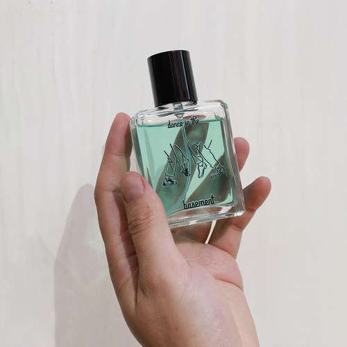 KADAKADA在地下室跳舞汗水香水香氛！锐舞氛围随时感受小众气场 - 图2