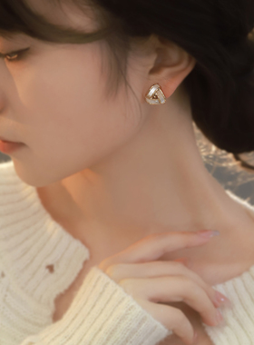 高品质天然贝壳三角形耳钉耳夹无耳洞女时尚气质高级感无洞夹耳环