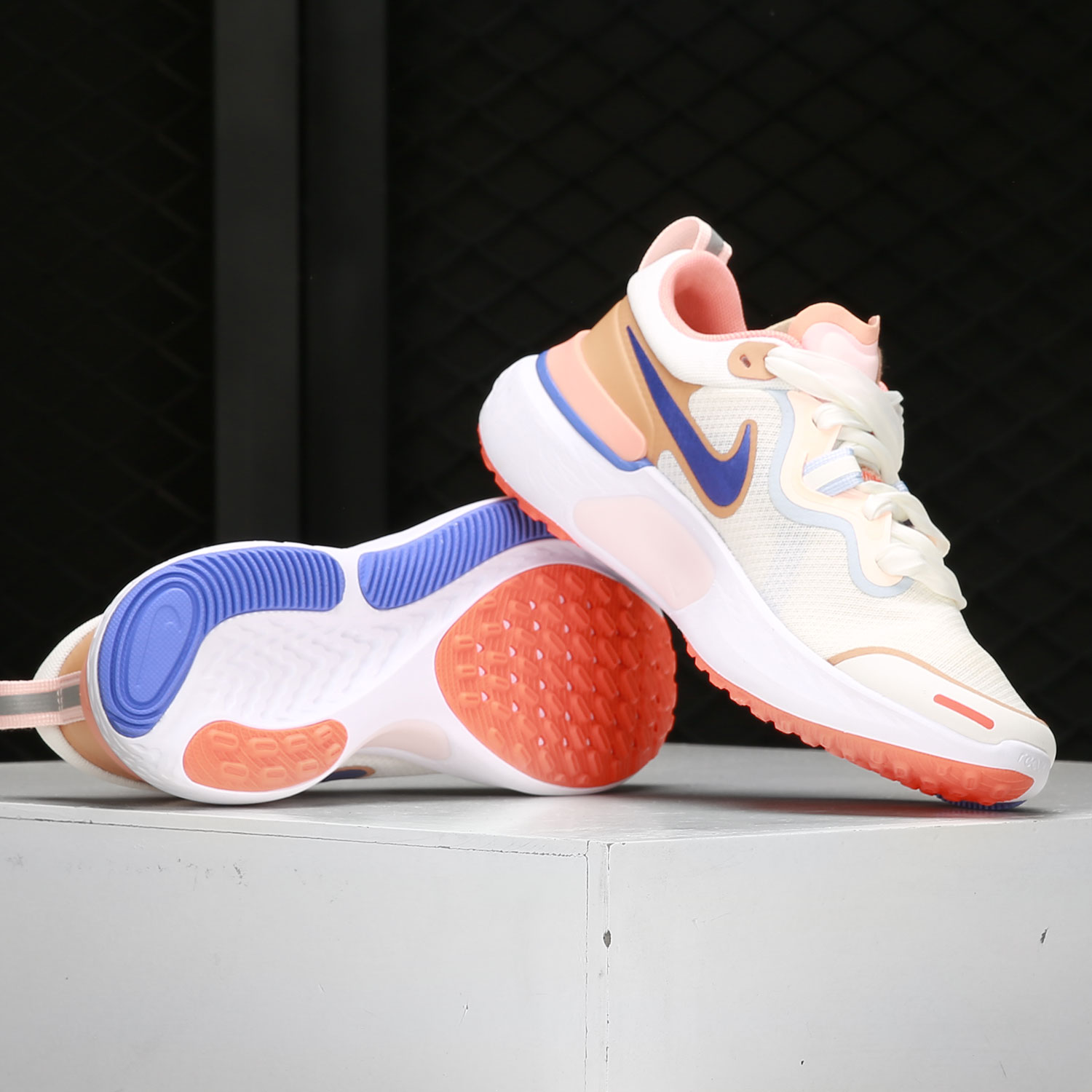 Nike/耐克官方正品 REACT 男女减震耐磨低帮运动跑步鞋DD8502-181 - 图1