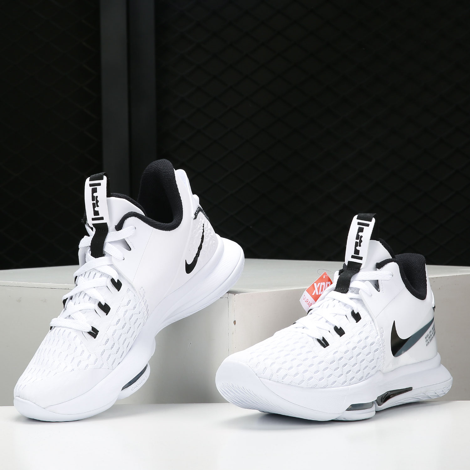 Nike/耐克正品 LEBRON WITNESS 男子缓震运动篮球鞋 CQ9381-101 - 图1