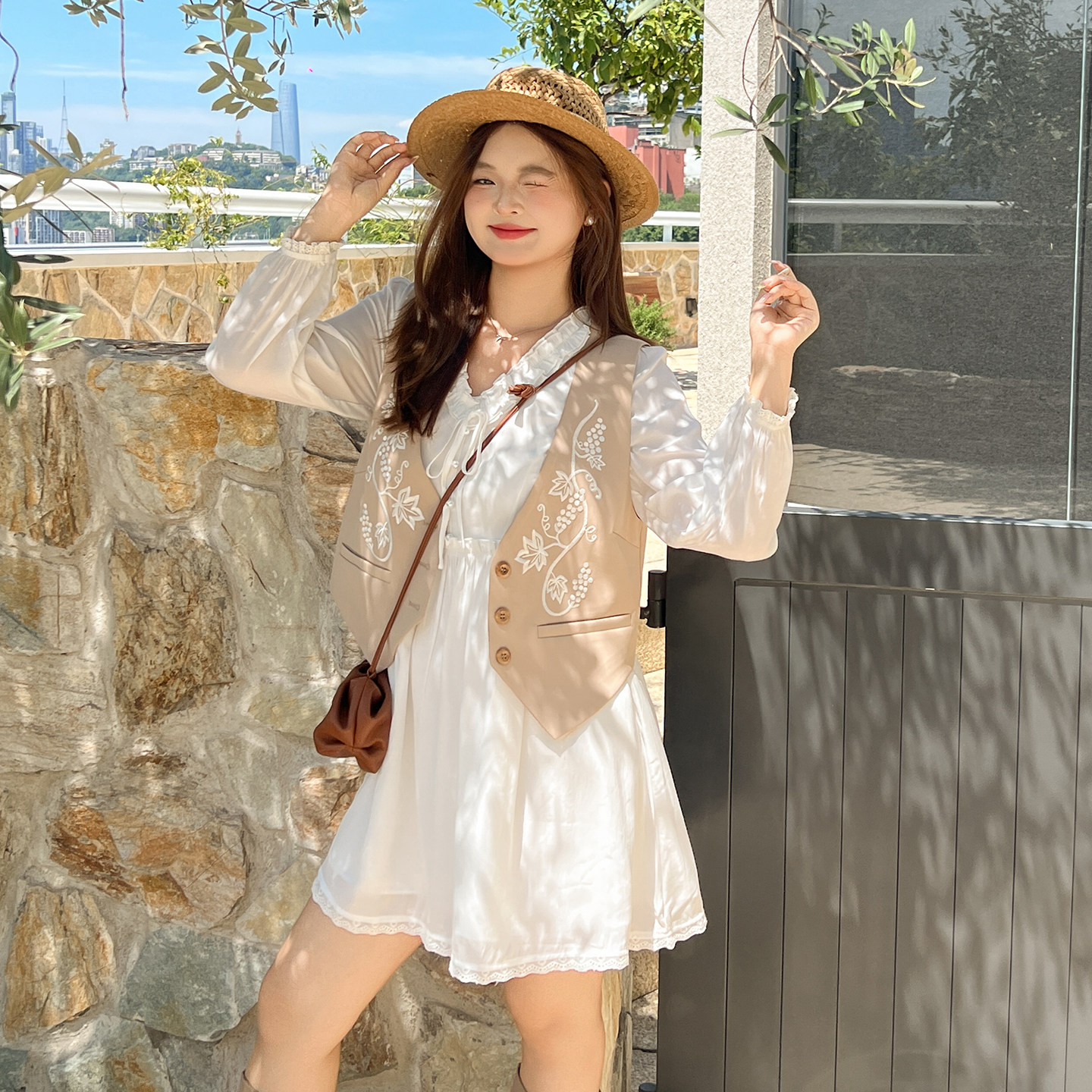 DM100大码百分百女装秋季微胖mm重工刺绣马甲百搭蕾丝小白裙套装,淘宝优惠券,粉丝福利购,淘宝优惠卷