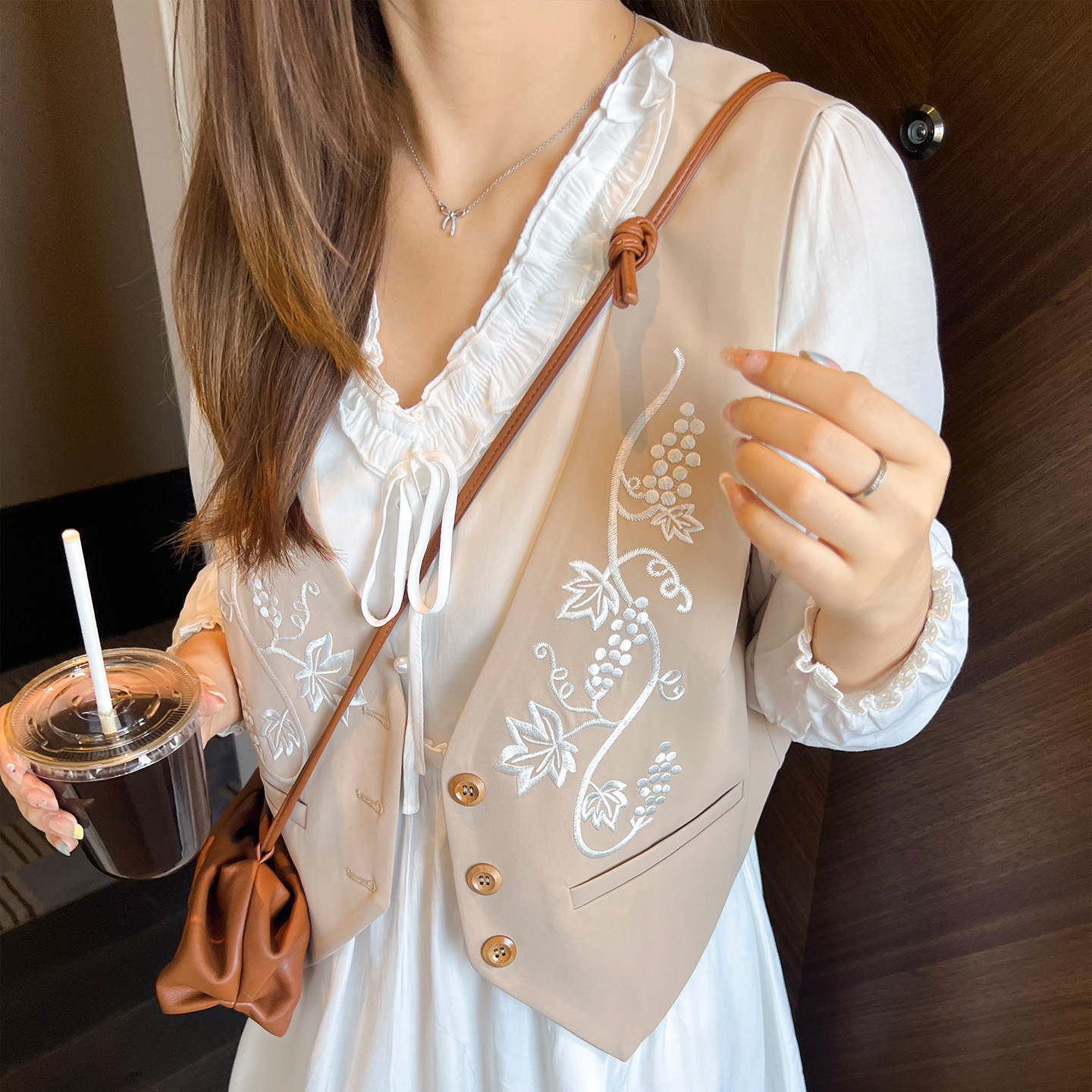 DM100大码百分百女装秋季微胖mm重工刺绣马甲百搭蕾丝小白裙套装,淘宝优惠券,粉丝福利购,淘宝优惠卷