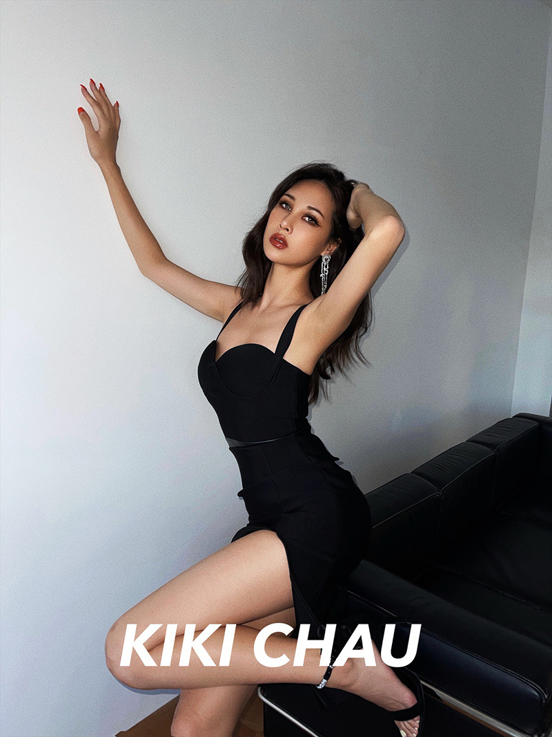 KIKI CHAU 2021夏新款性感胸杯式黑色包臀弹力连衣裙女开衩吊带裙