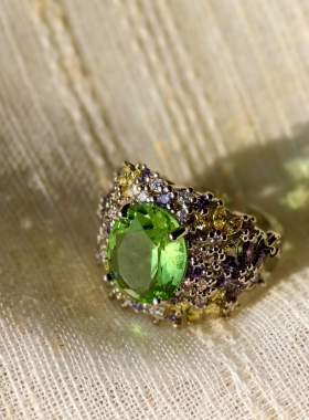 青岛饰品  OG Loc  复古重工满钻绿色 进口水钻 开口铜镀金戒指