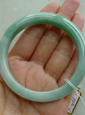 细腻豆绿飘绿翡翠手镯 55.7-10.7-7.6 圆镯 天然A货翡翠