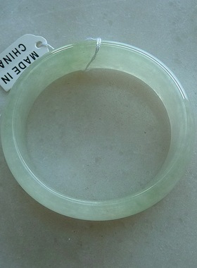 水灵 冰淡飘花绿宽版贵妃手镯53.2-49.4 天然翡翠A货