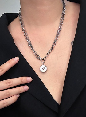 钛钢中性方块圆牌吊坠项链短款