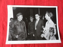 Mao Chairman with Red Guard cuff Zhang together Cultural Revolution photo Chairman Mao and Kang were together old photos