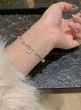 爱心手链~超仙高级感轻奢小众设计手饰手镯2025新款气质百搭配饰A